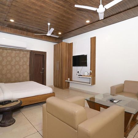 Hotel Razia Inn Hisār Екстериор снимка