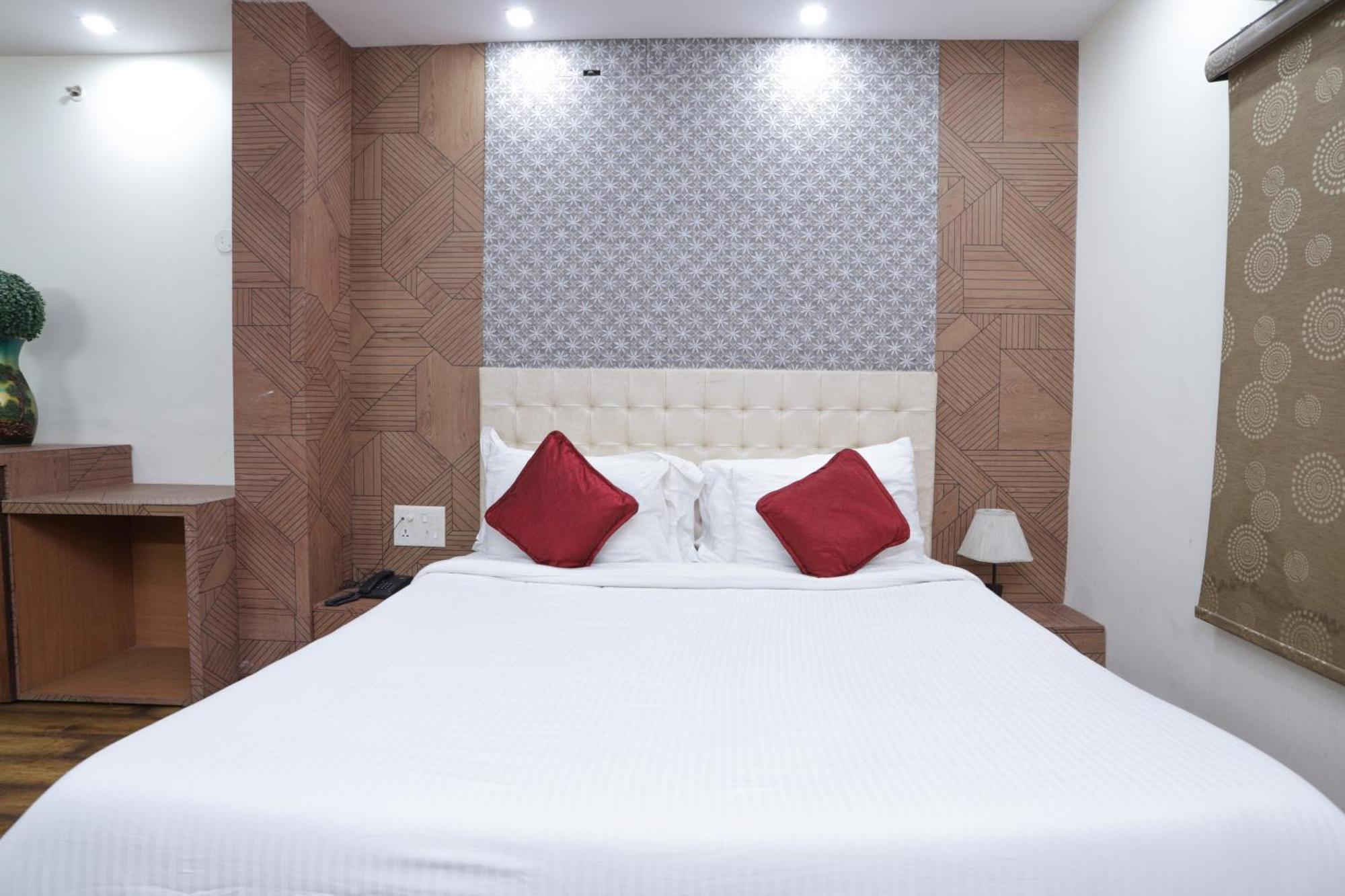 Hotel Razia Inn Hisār Екстериор снимка