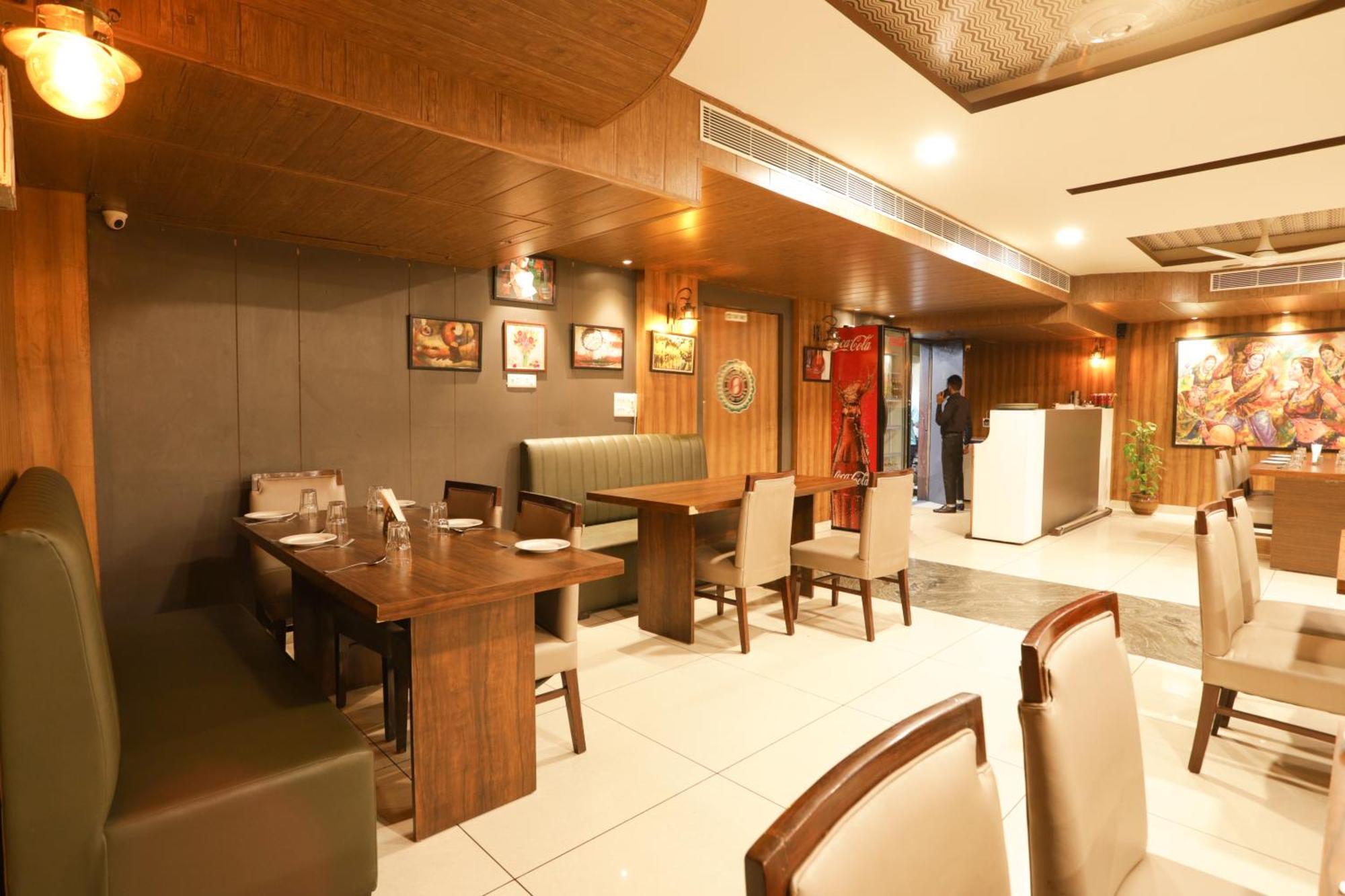 Hotel Razia Inn Hisār Екстериор снимка
