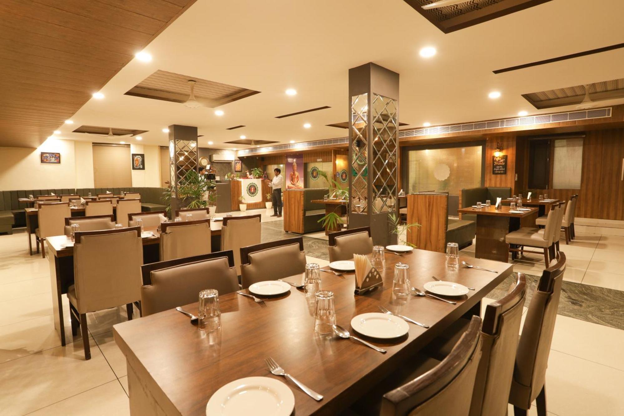 Hotel Razia Inn Hisār Екстериор снимка