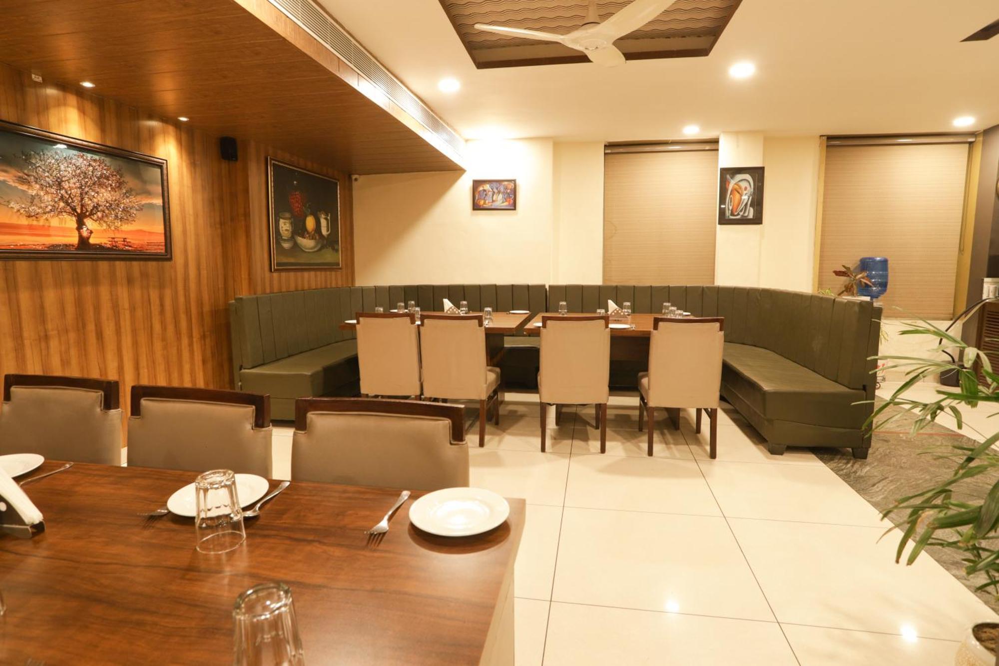 Hotel Razia Inn Hisār Екстериор снимка