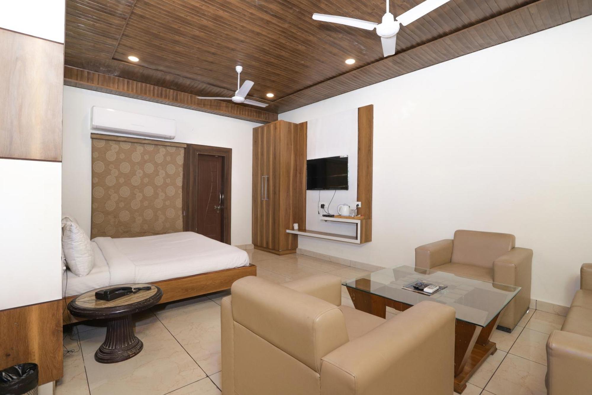 Hotel Razia Inn Hisār Екстериор снимка