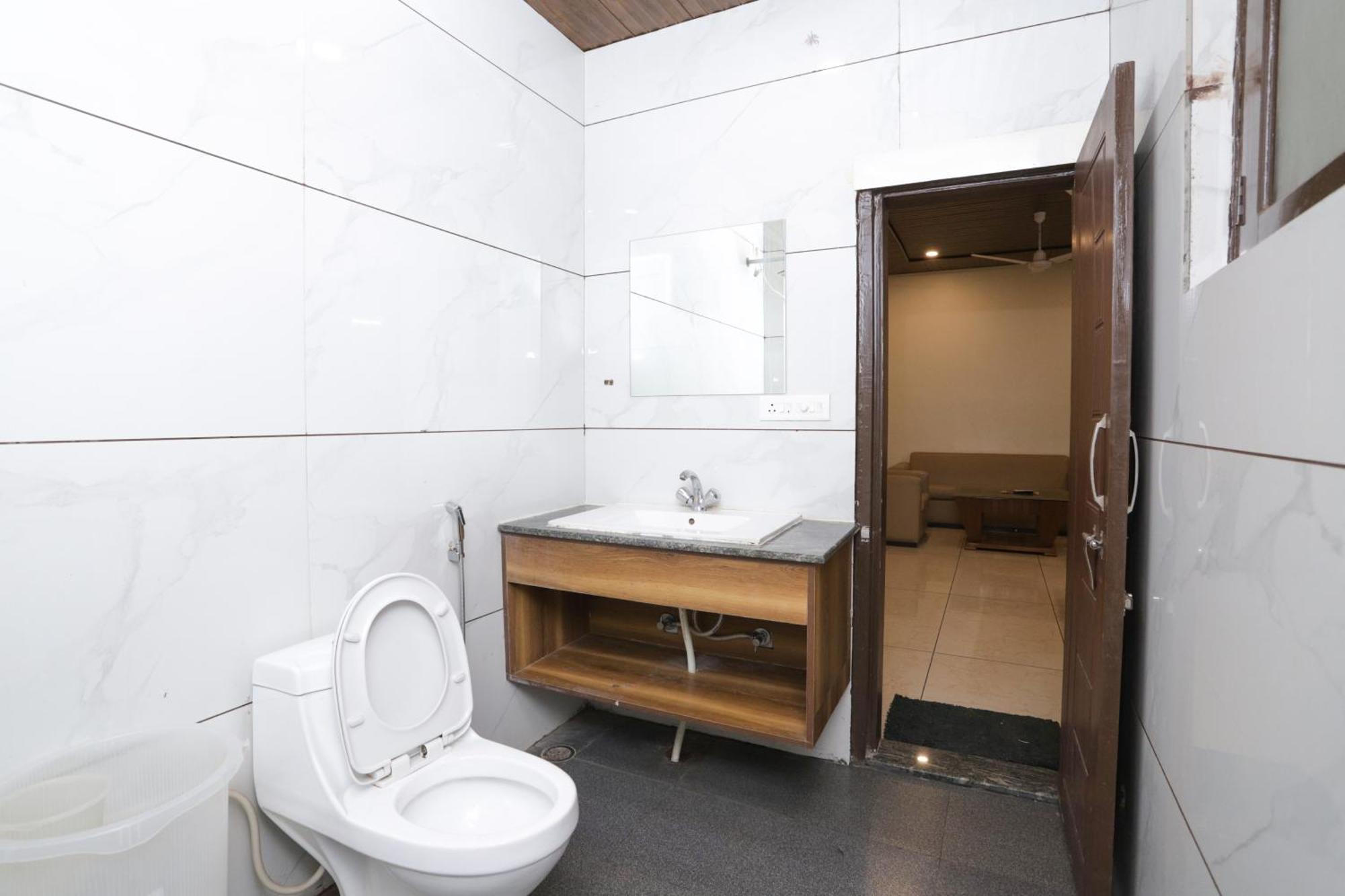 Hotel Razia Inn Hisār Екстериор снимка