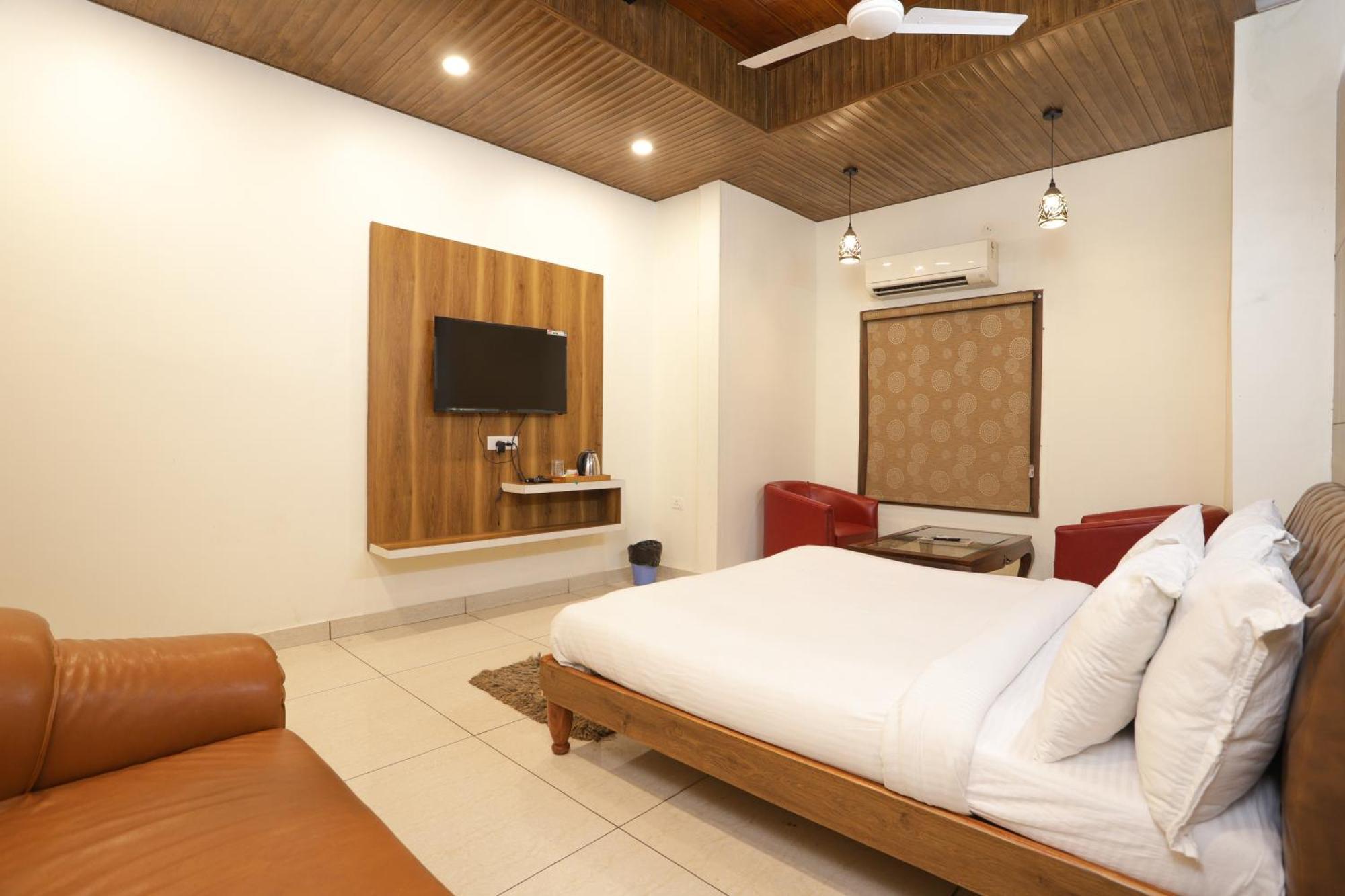Hotel Razia Inn Hisār Екстериор снимка