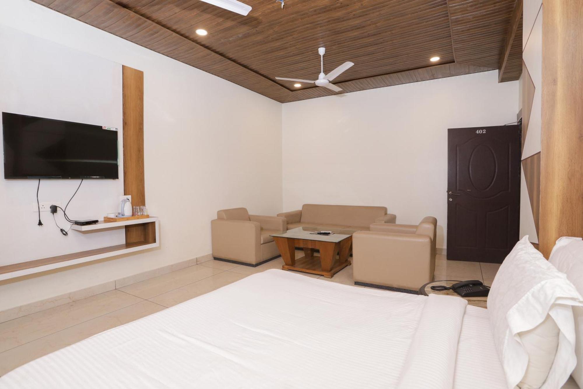 Hotel Razia Inn Hisār Екстериор снимка