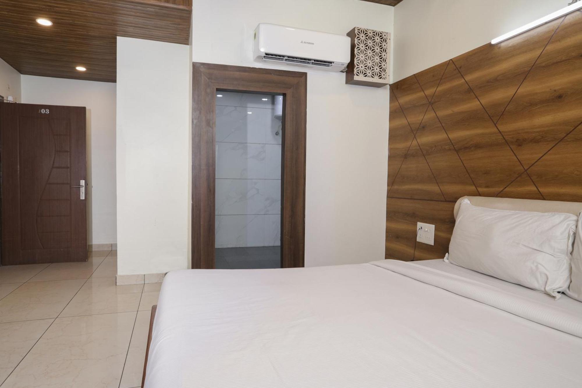 Hotel Razia Inn Hisār Екстериор снимка