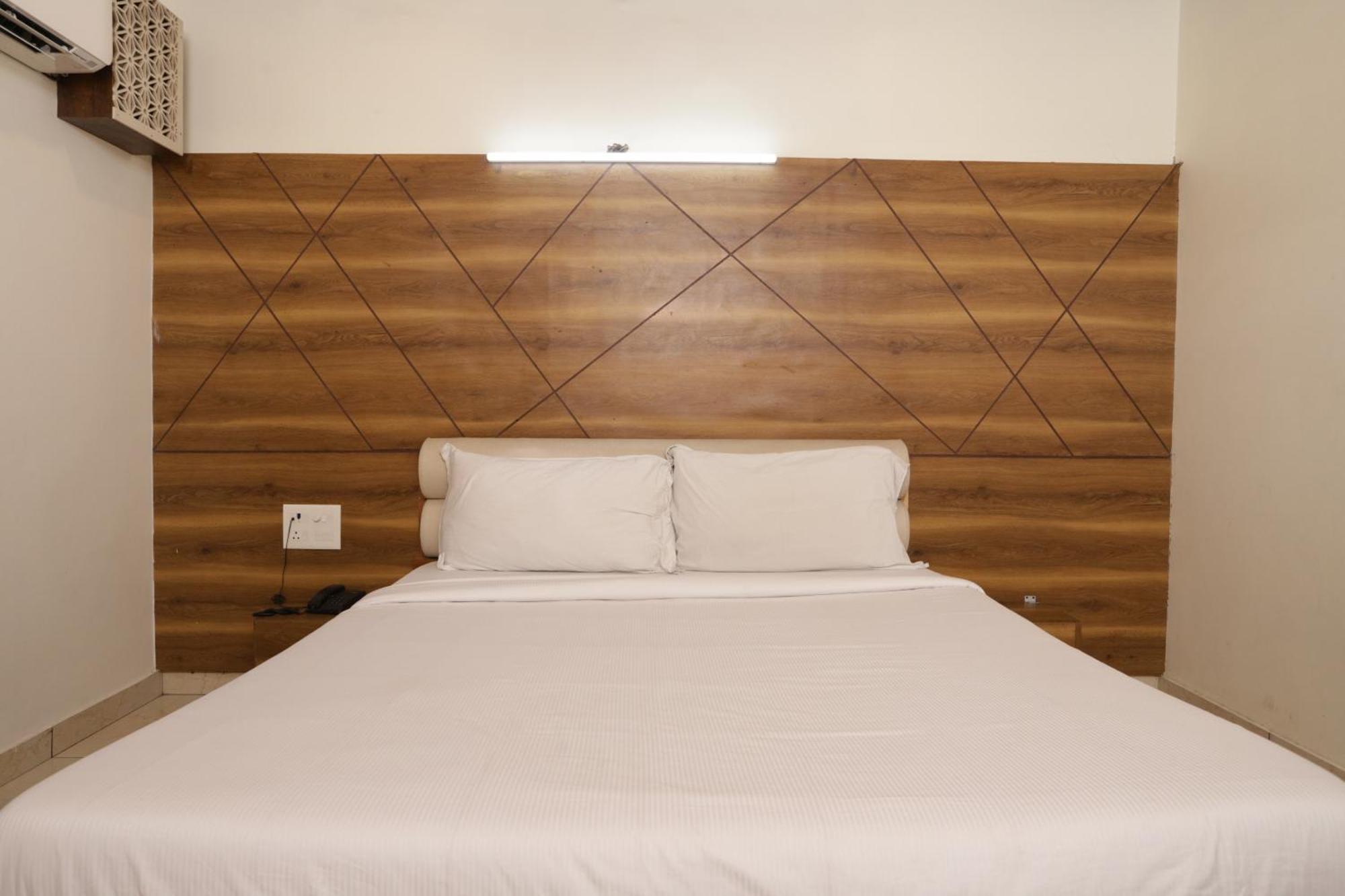 Hotel Razia Inn Hisār Екстериор снимка