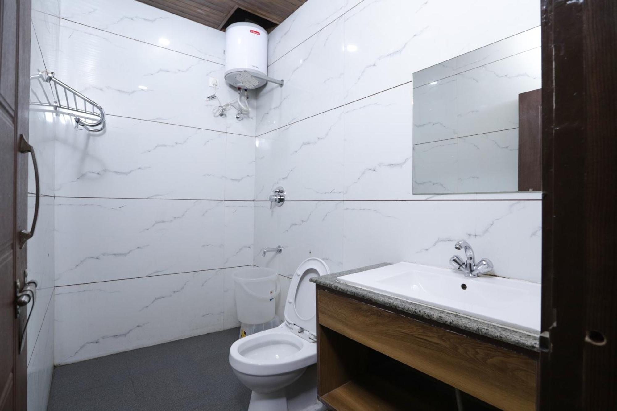 Hotel Razia Inn Hisār Екстериор снимка
