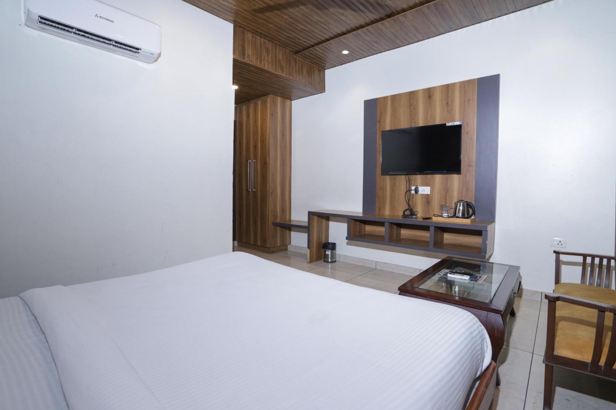 Hotel Razia Inn Hisār Екстериор снимка