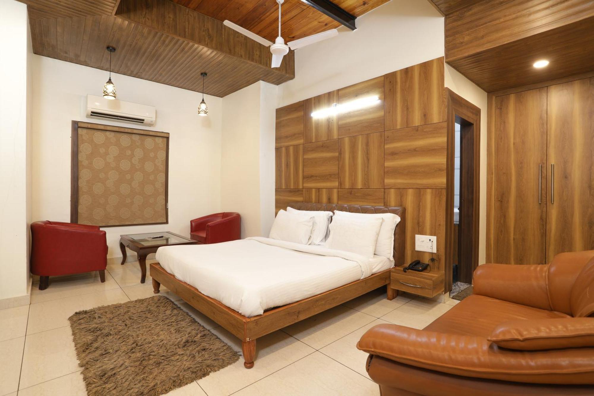 Hotel Razia Inn Hisār Екстериор снимка