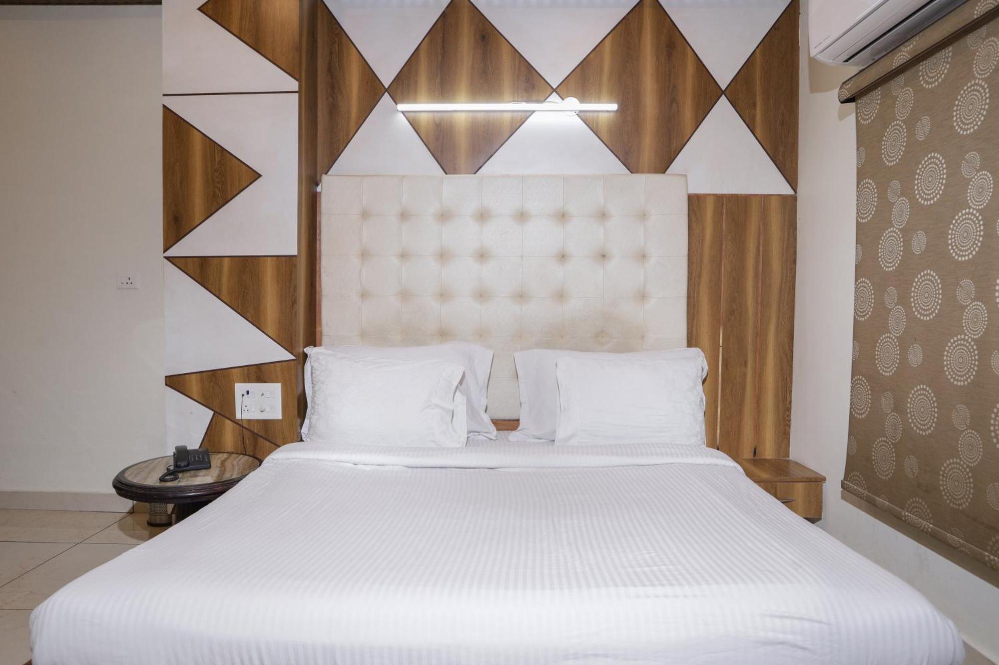 Hotel Razia Inn Hisār Екстериор снимка