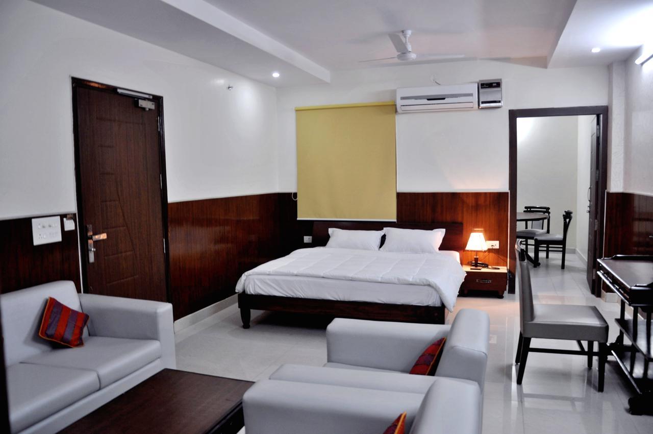Hotel Razia Inn Hisār Екстериор снимка