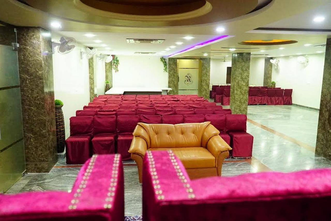 Hotel Razia Inn Hisār Екстериор снимка