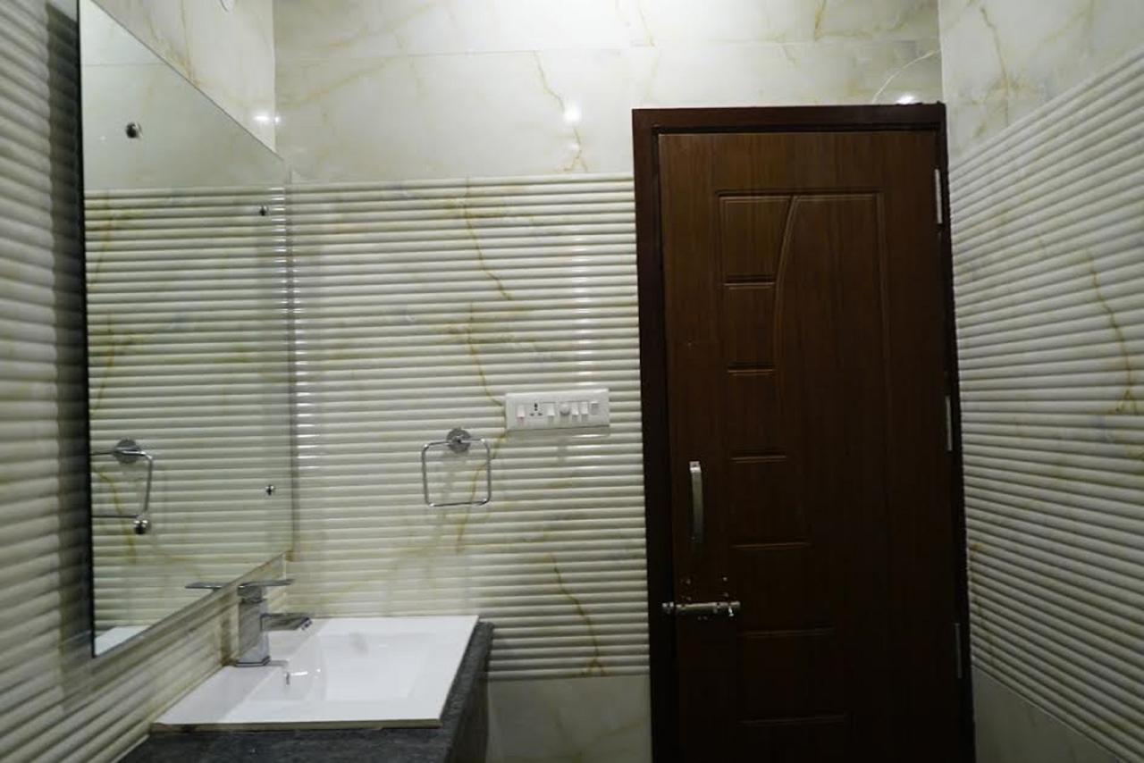 Hotel Razia Inn Hisār Екстериор снимка