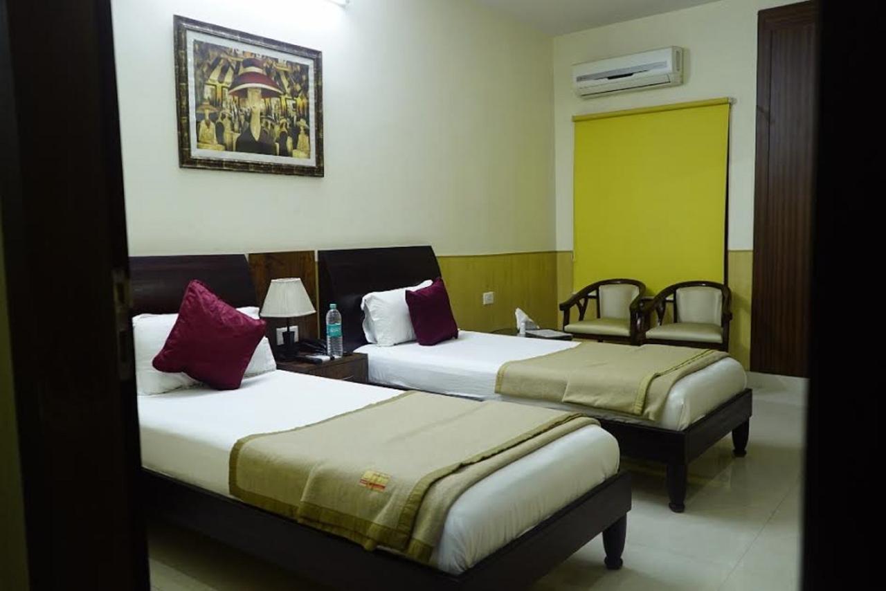 Hotel Razia Inn Hisār Екстериор снимка