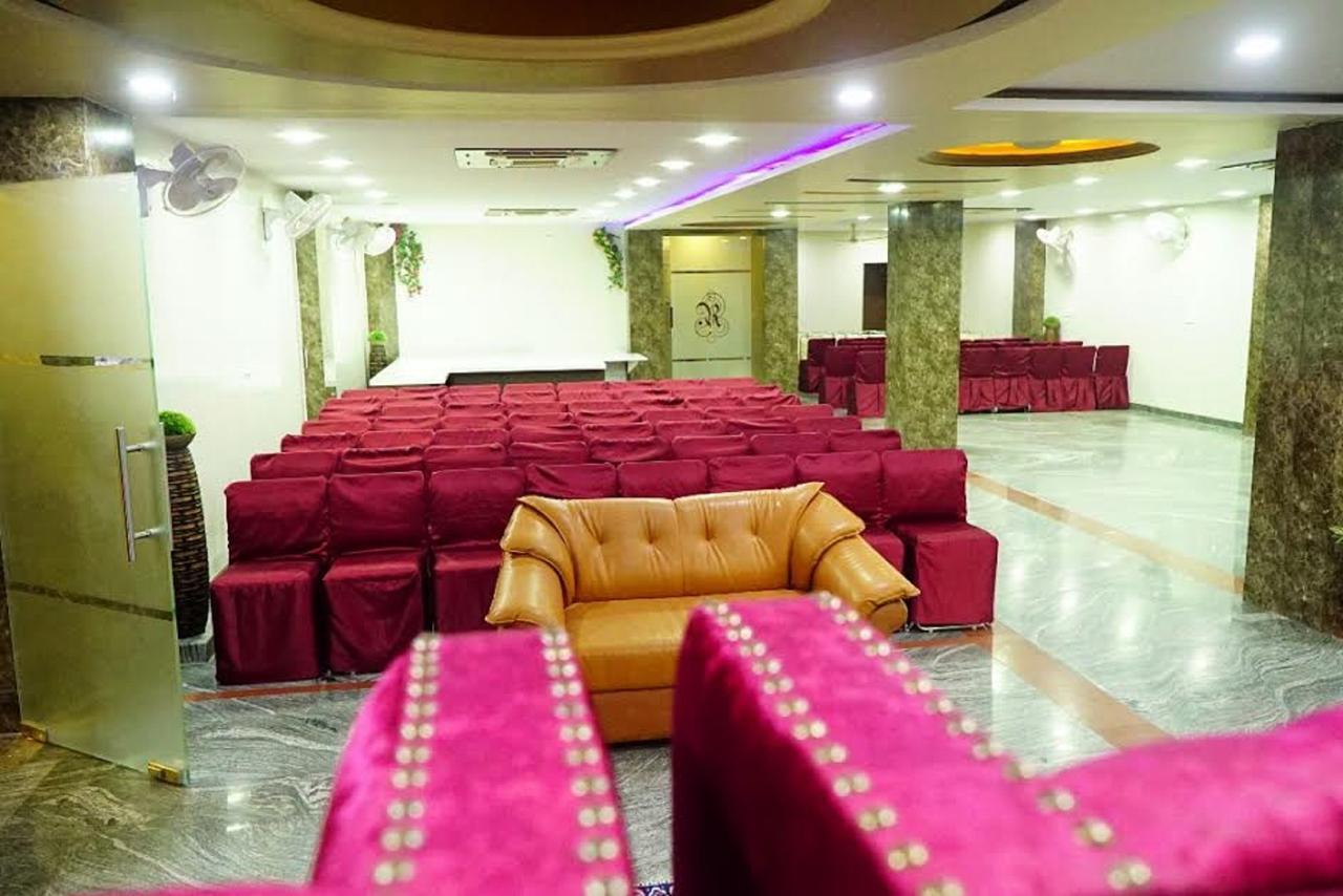Hotel Razia Inn Hisār Екстериор снимка