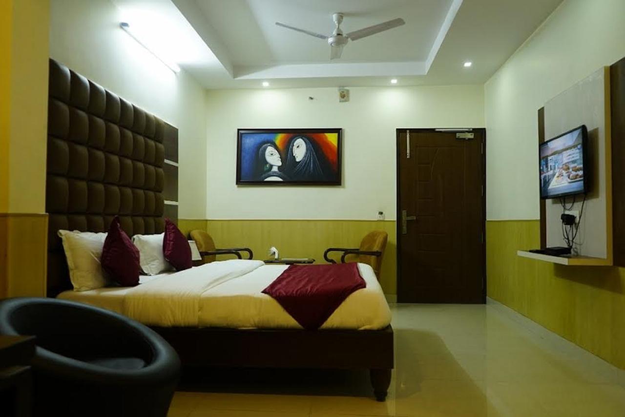 Hotel Razia Inn Hisār Екстериор снимка