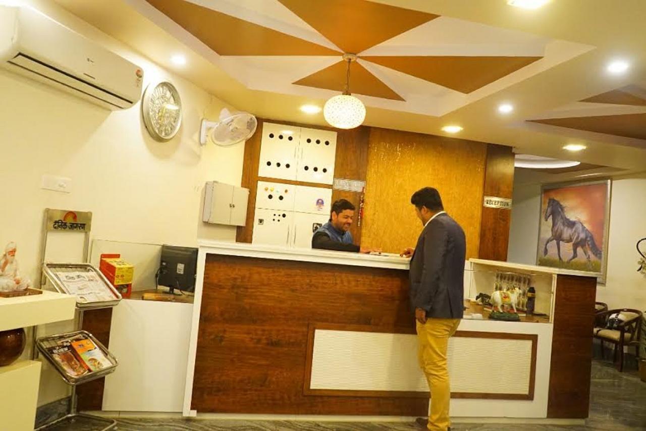 Hotel Razia Inn Hisār Екстериор снимка